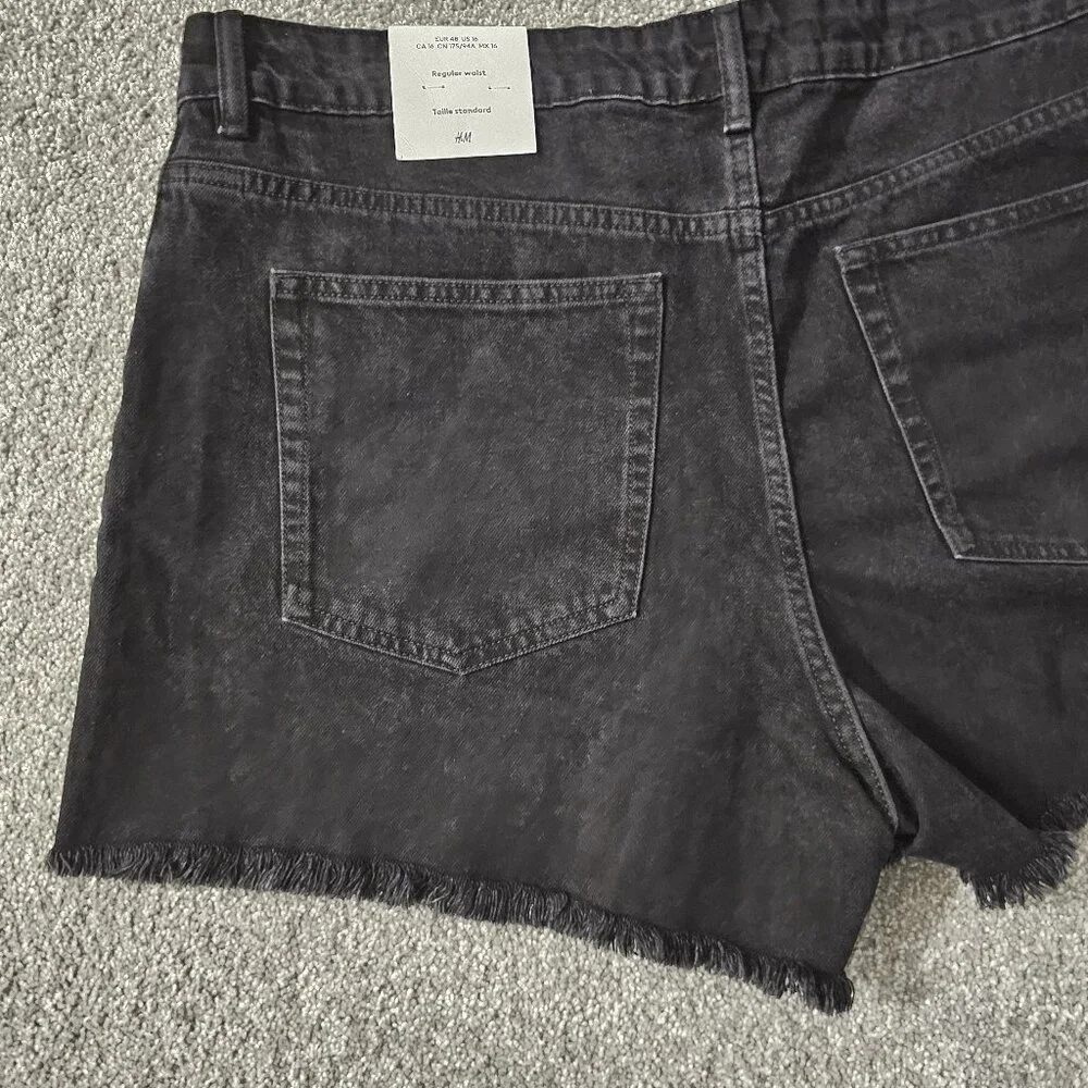H&M ~ black ~ DENIM SHORTS ~ cotton ~ FRINGED HEM - Picture 8 of 9